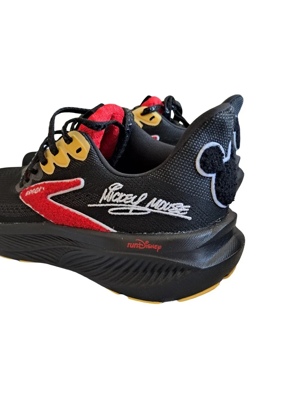 Brooks Ghost 17 run Disney Mickey Mouse Women's Size 8 or 9.5 Sneakers NEW